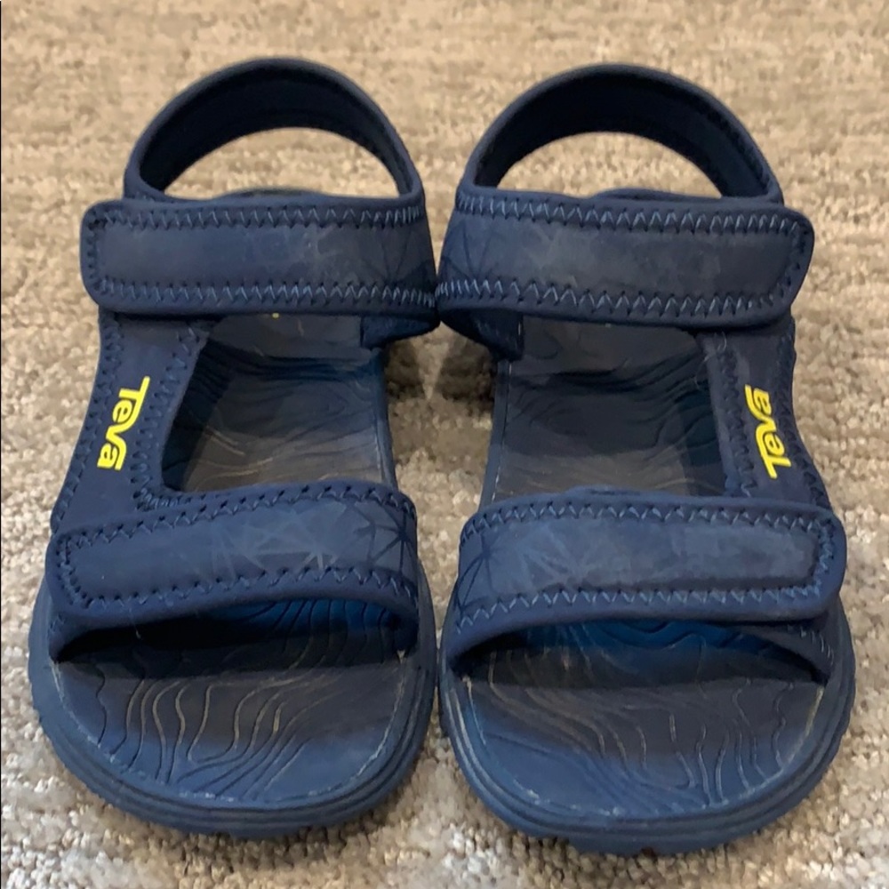 Teva brand kids sandal. Size 1. Navy blue.